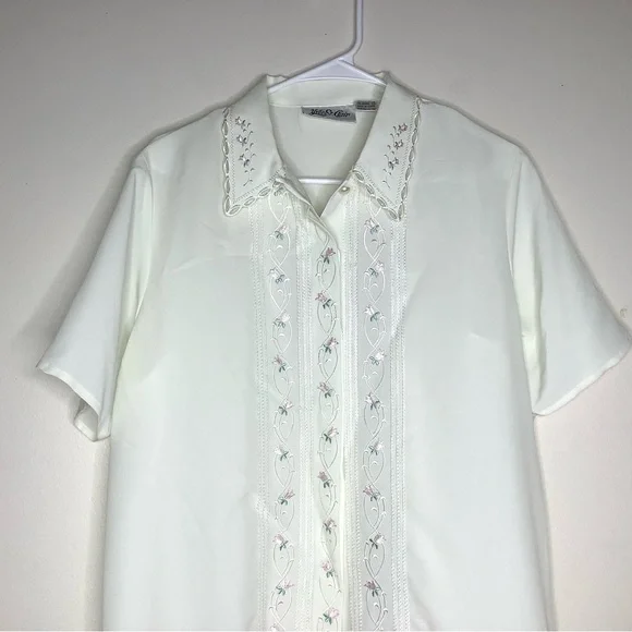 < Vtg Yves St. Clair Ivory Button Down With Floral Detail > - Picture 2 of 5